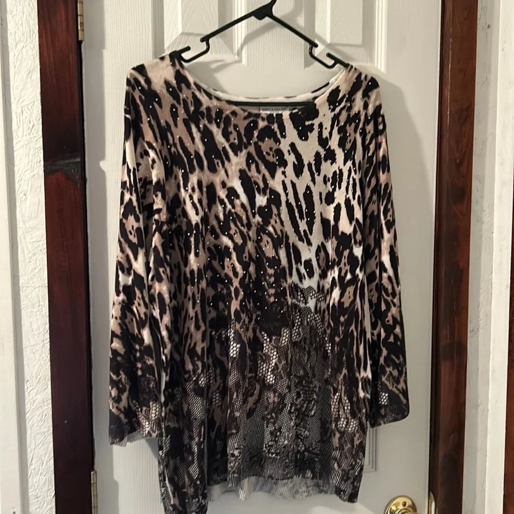 Light animal print sweater - Picture 1 of 5